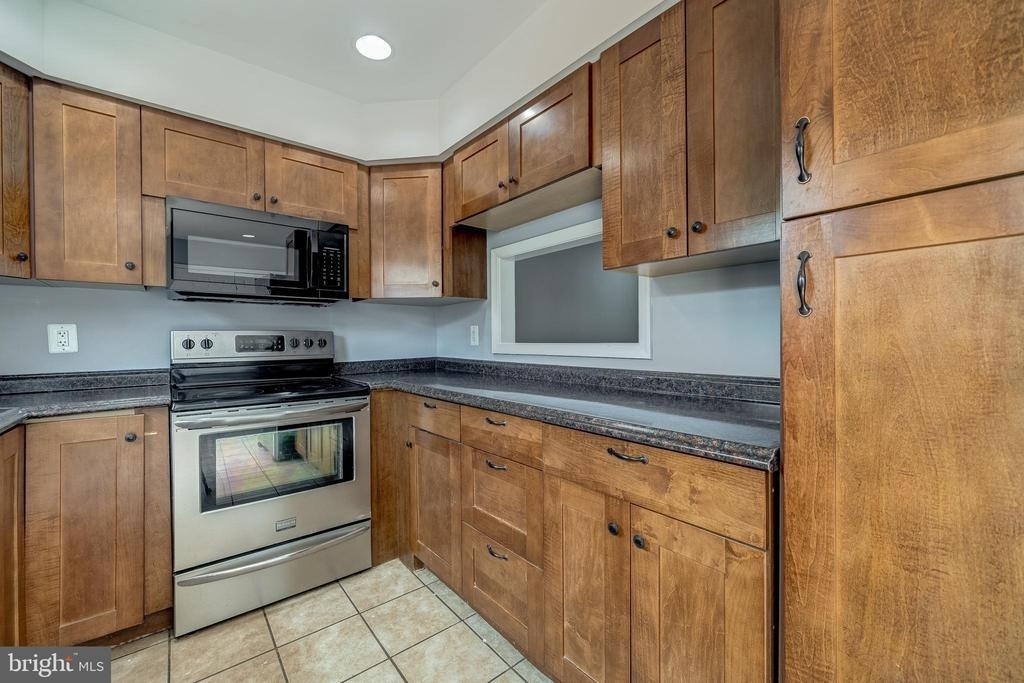 8593 Burlington Court - Photo 11