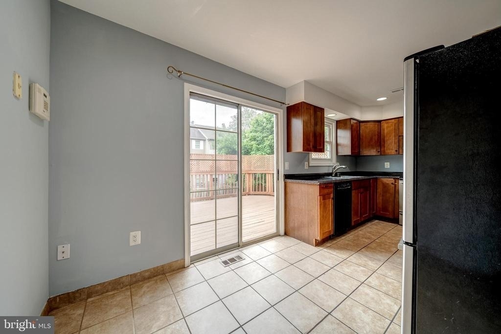 8593 Burlington Court - Photo 13