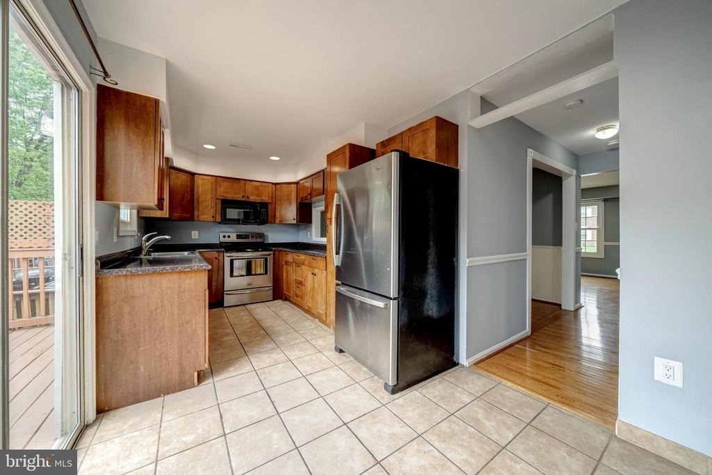 8593 Burlington Court - Photo 10