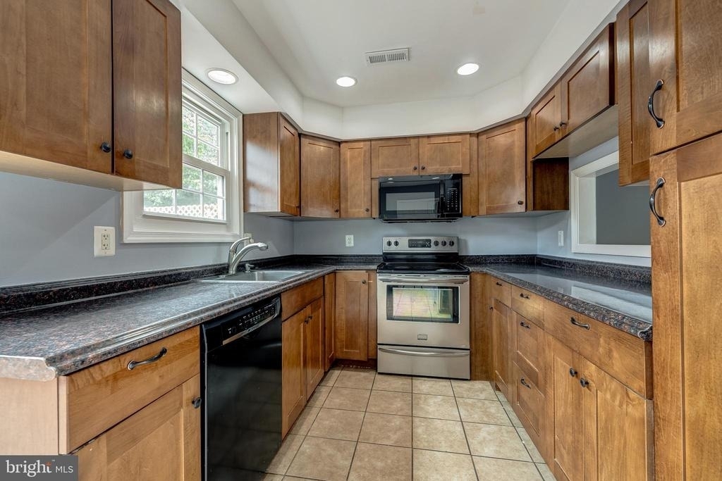8593 Burlington Court - Photo 9