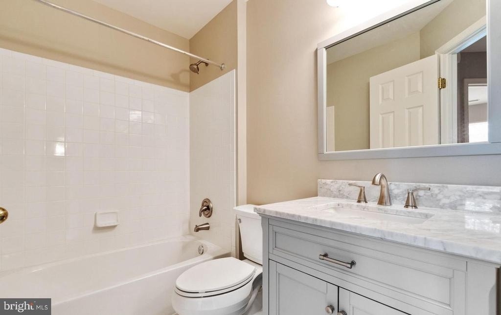 43046 Francis Square - Photo 32