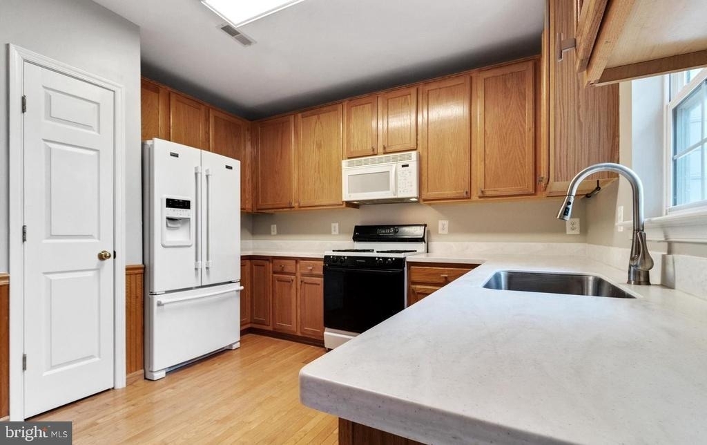 43046 Francis Square - Photo 31