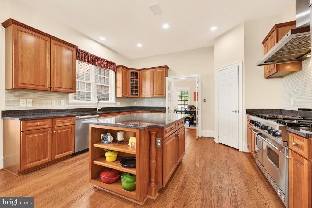 9860 Palace Green Way - Photo 14