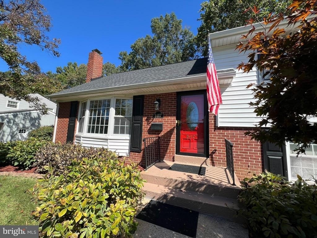 8407 W Boulevard Drive - Photo 0