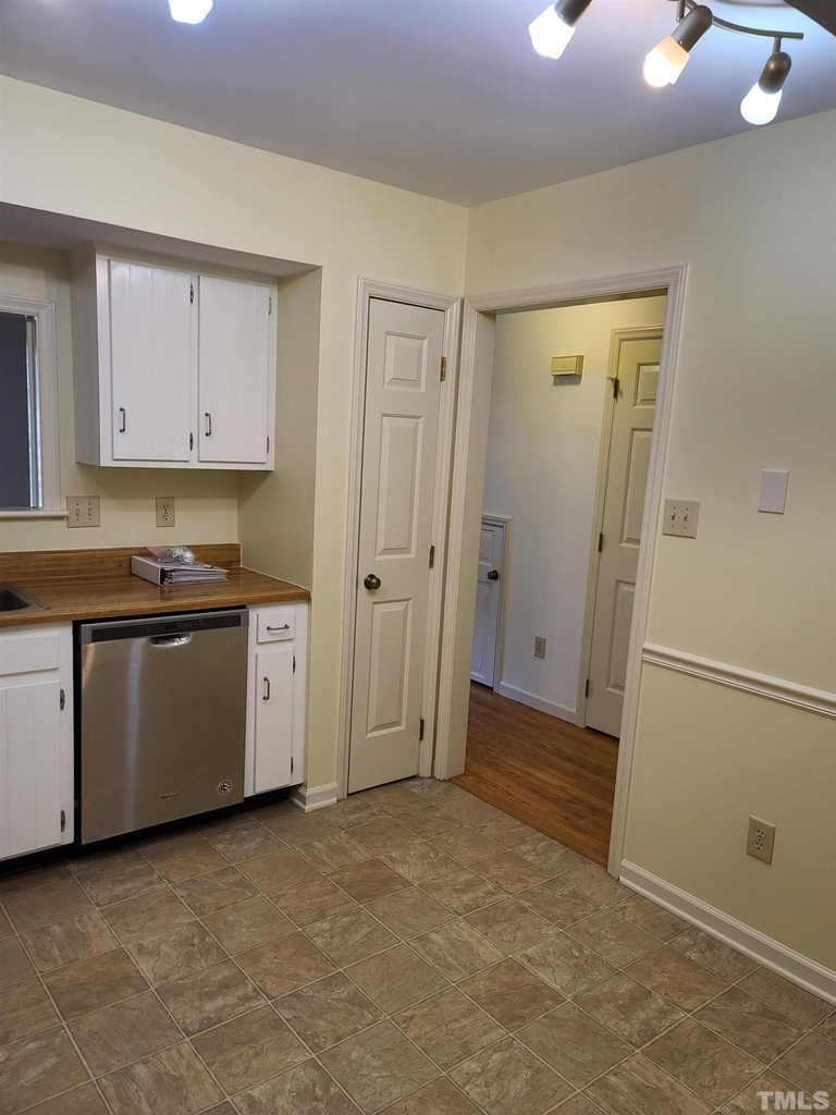 6416 Meadow View Drive - Photo 28