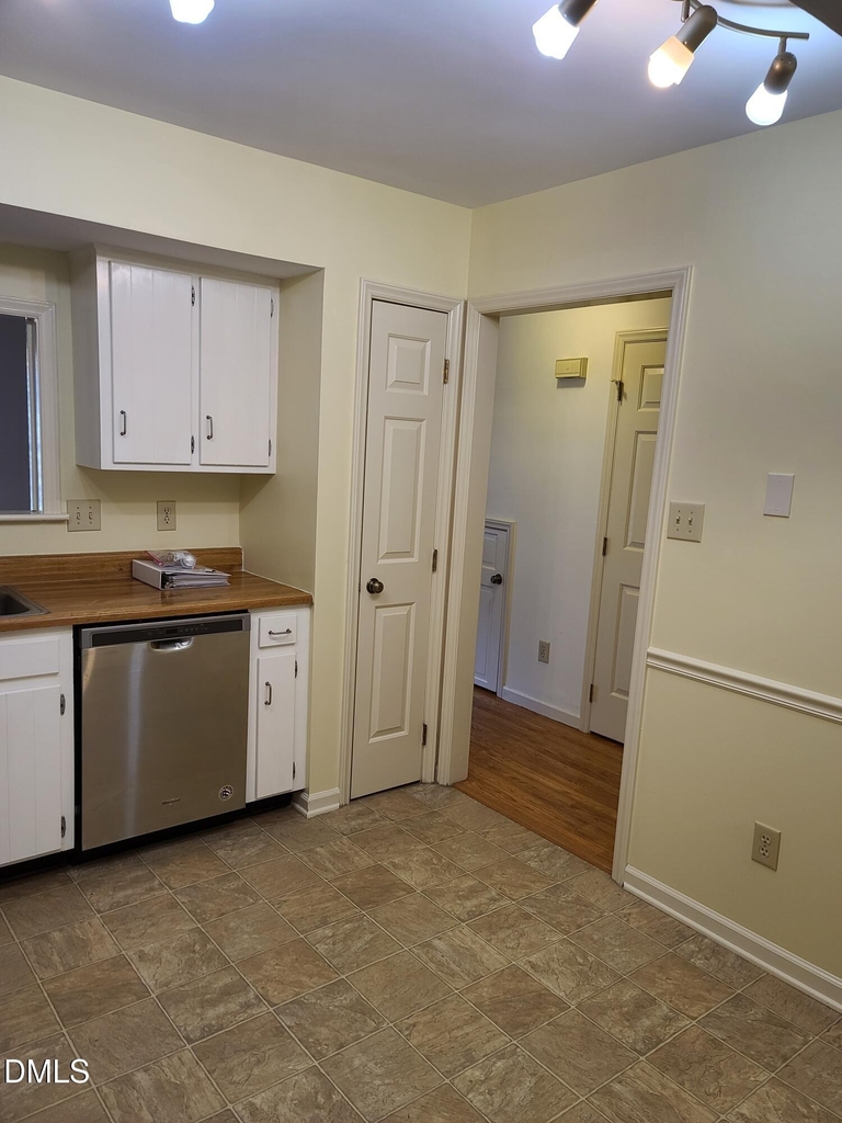 6416 Meadow View Drive - Photo 6