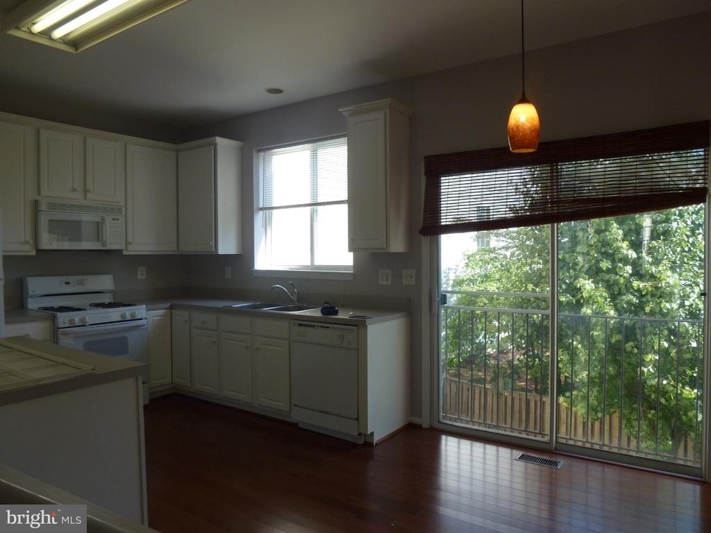 13125 Park Crescent Circle - Photo 10
