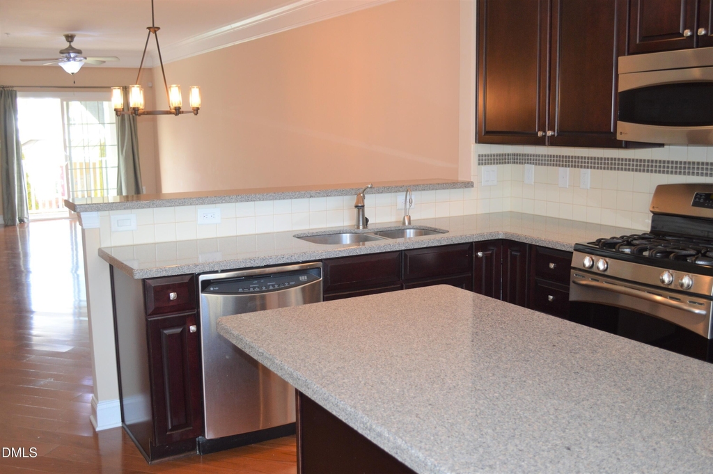 10410 Sablewood Drive - Photo 15