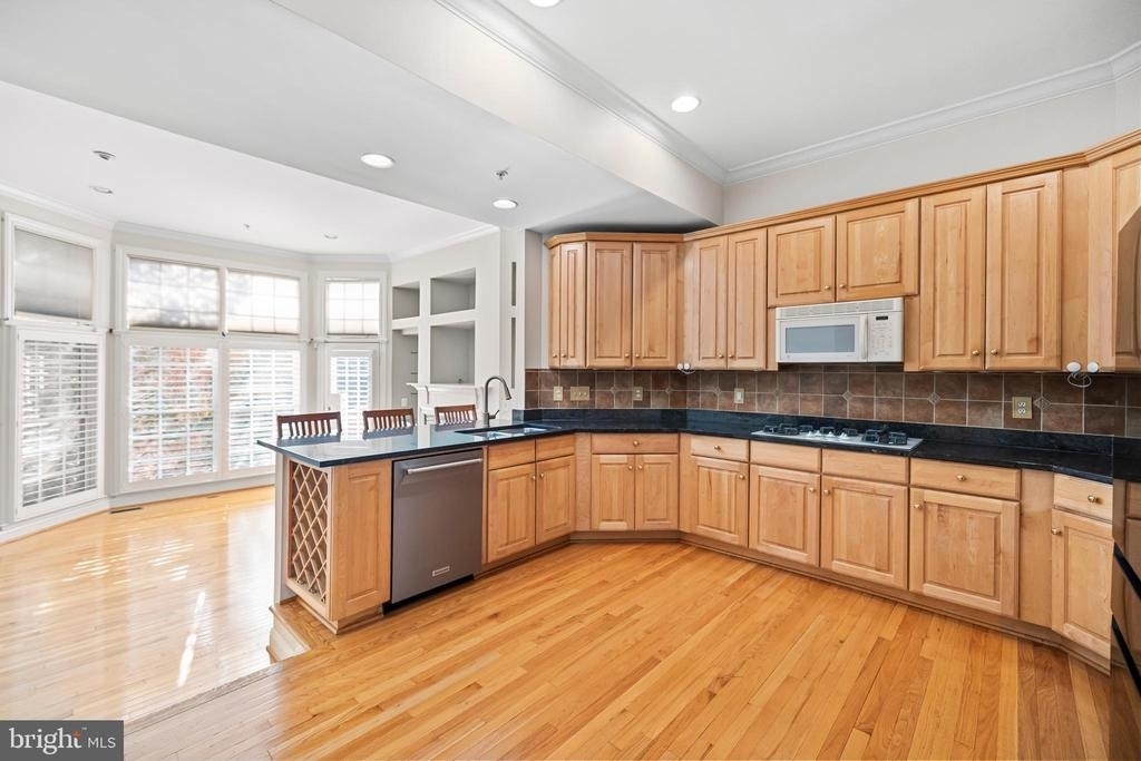 5237 Bessley Place - Photo 35