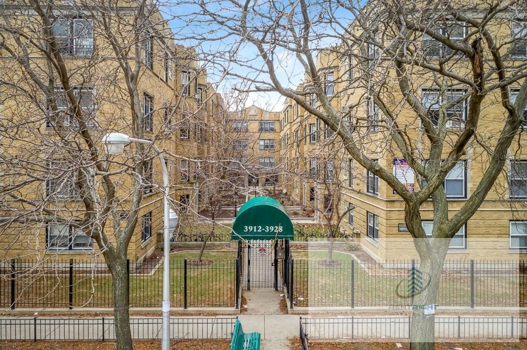 3912-3928 N Pine Grove Ave - Photo 10