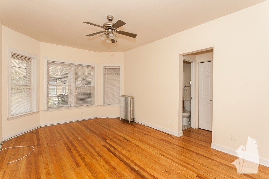 3912-3928 N Pine Grove Ave - Photo 2