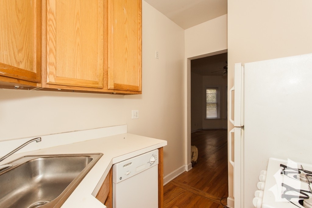 3912-3928 N Pine Grove Ave - Photo 9