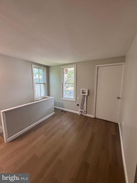 231 Roosevelt Avenue - Photo 8