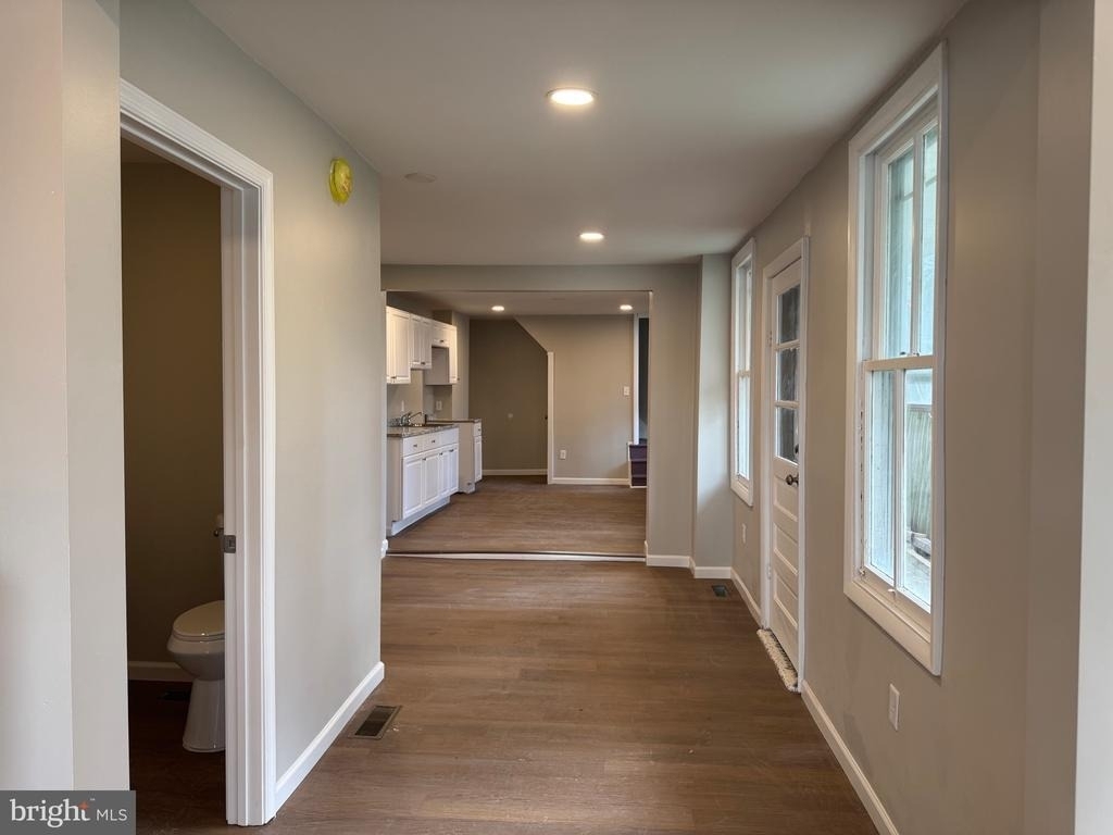 231 Roosevelt Avenue - Photo 3