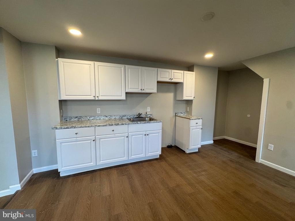 231 Roosevelt Avenue - Photo 6