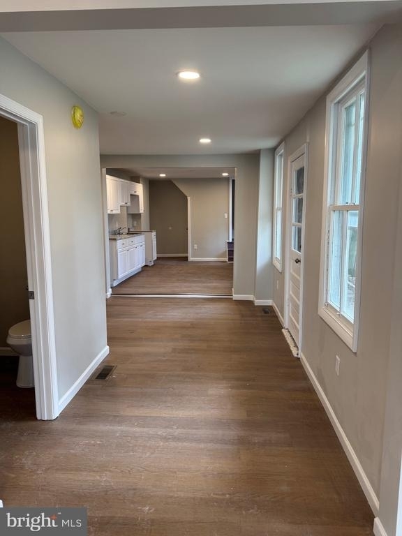 231 Roosevelt Avenue - Photo 2