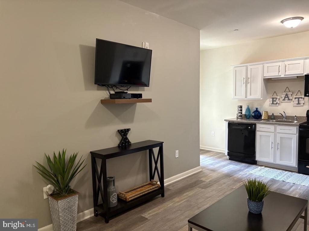 1000 Diamond Street - Photo 2