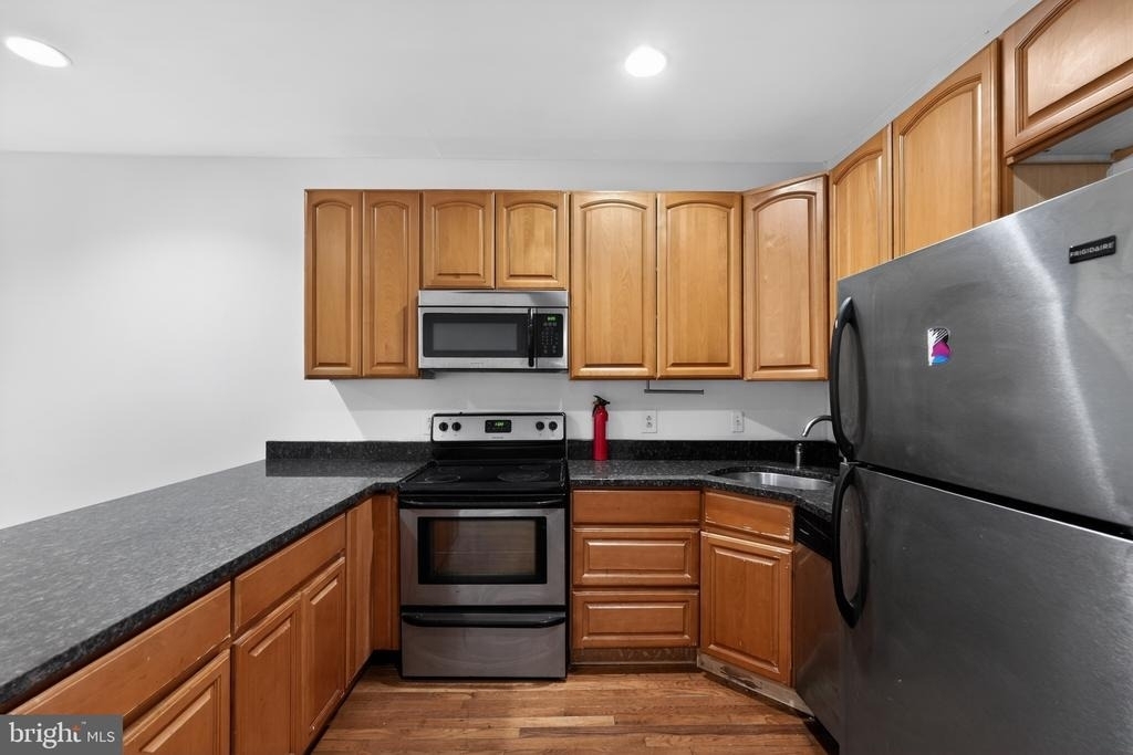 1729 W Master Street - Photo 5