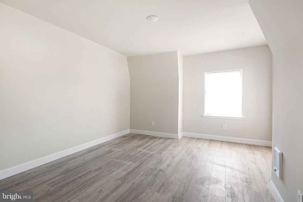702 E Chelten Avenue - Photo 4
