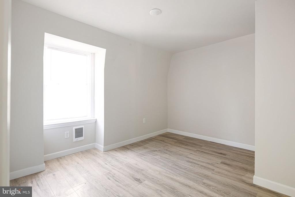 702 E Chelten Avenue - Photo 7