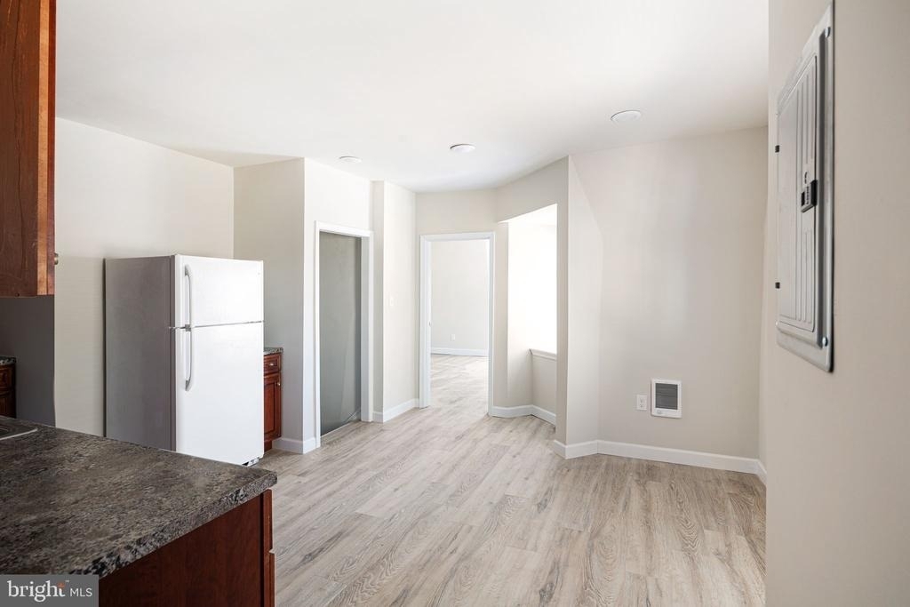 702 E Chelten Avenue - Photo 2