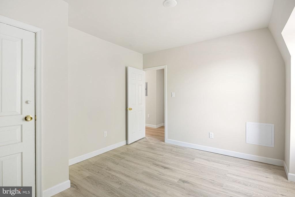 702 E Chelten Avenue - Photo 3