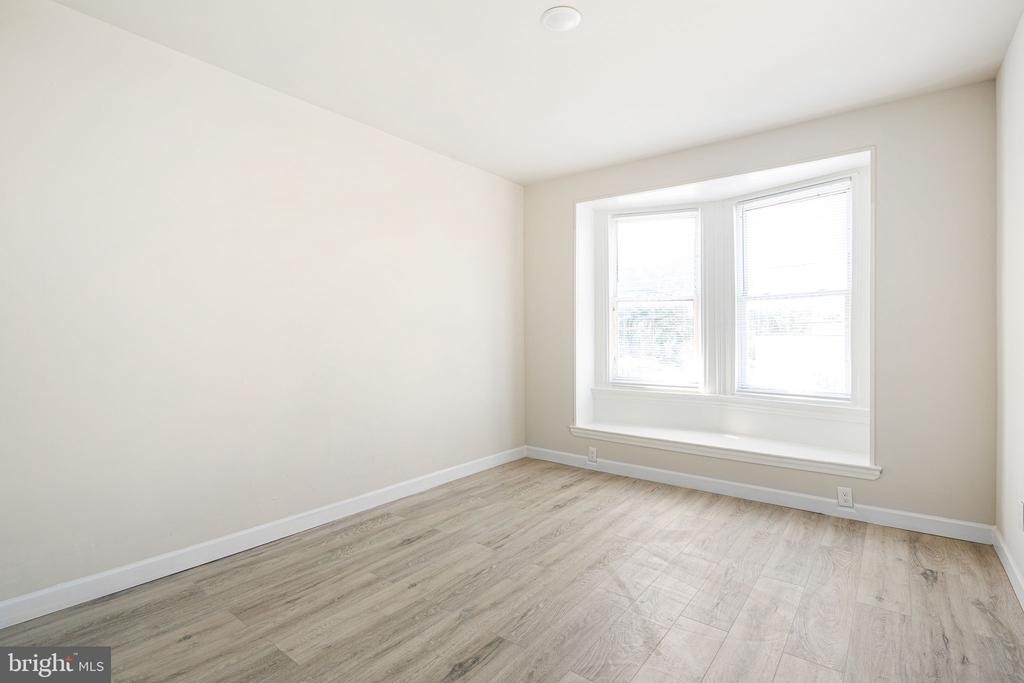 702 E Chelten Avenue - Photo 4