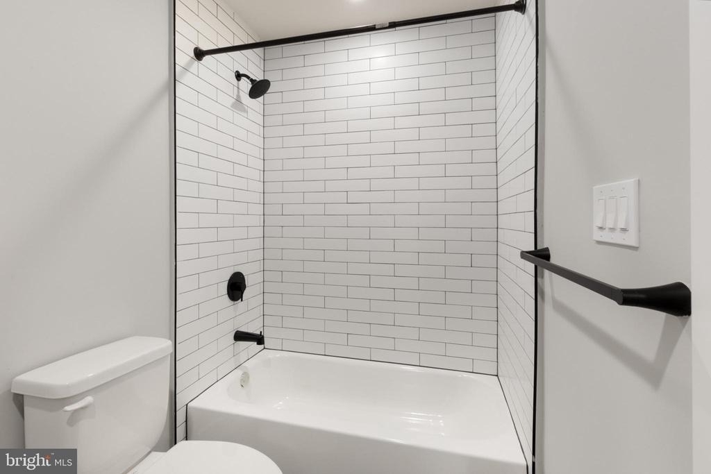 1924 N Front Street - Photo 9