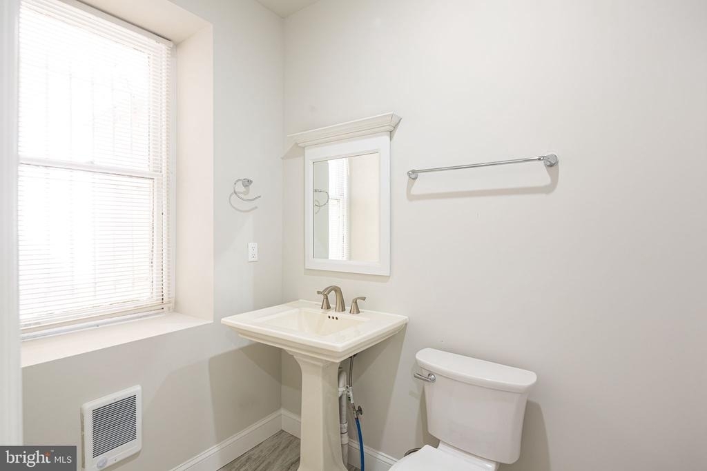 702 E Chelten Avenue - Photo 8