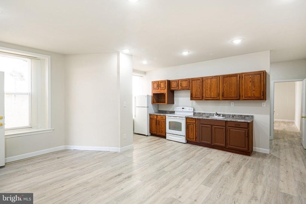 702 E Chelten Avenue - Photo 2