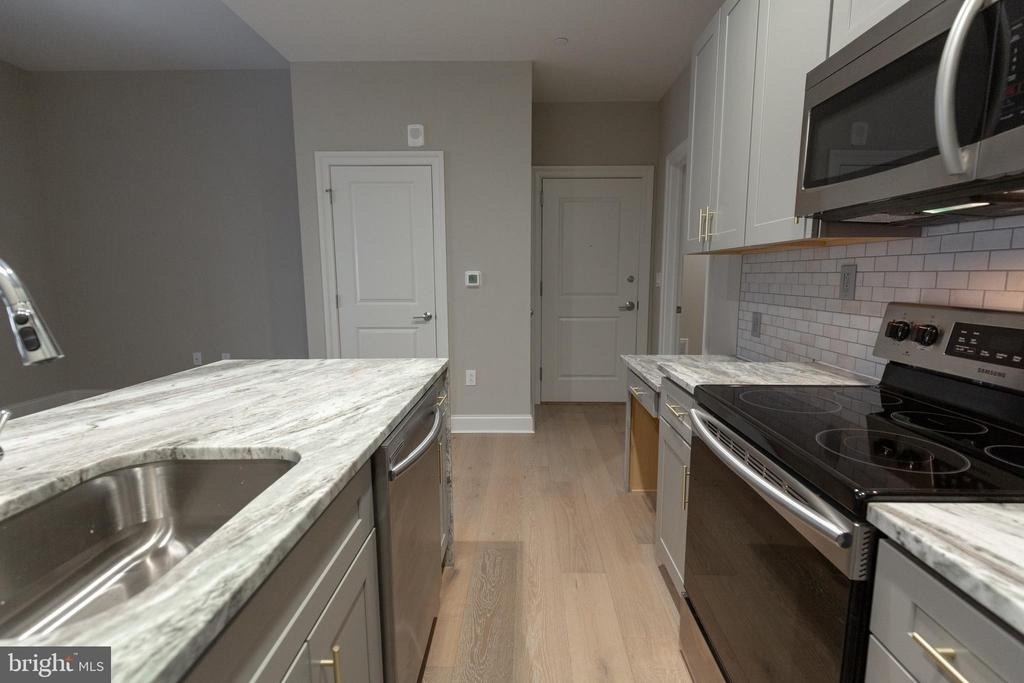 1411-1 Walnut Street - Photo 9