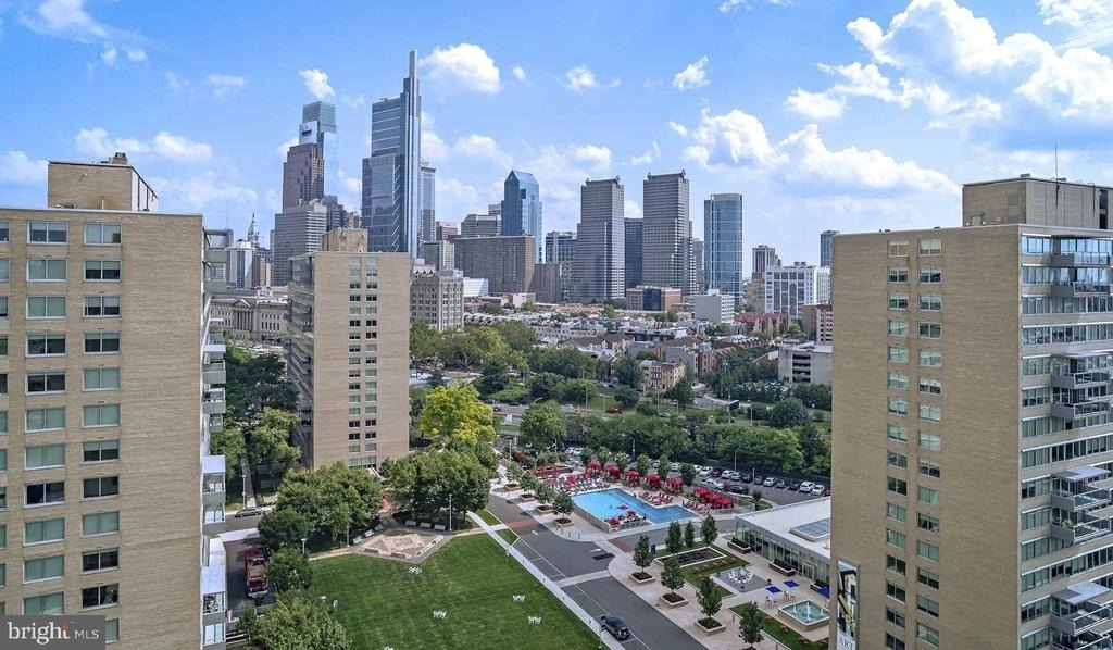 2200 Benjamin Franklin Parkway - Photo 11