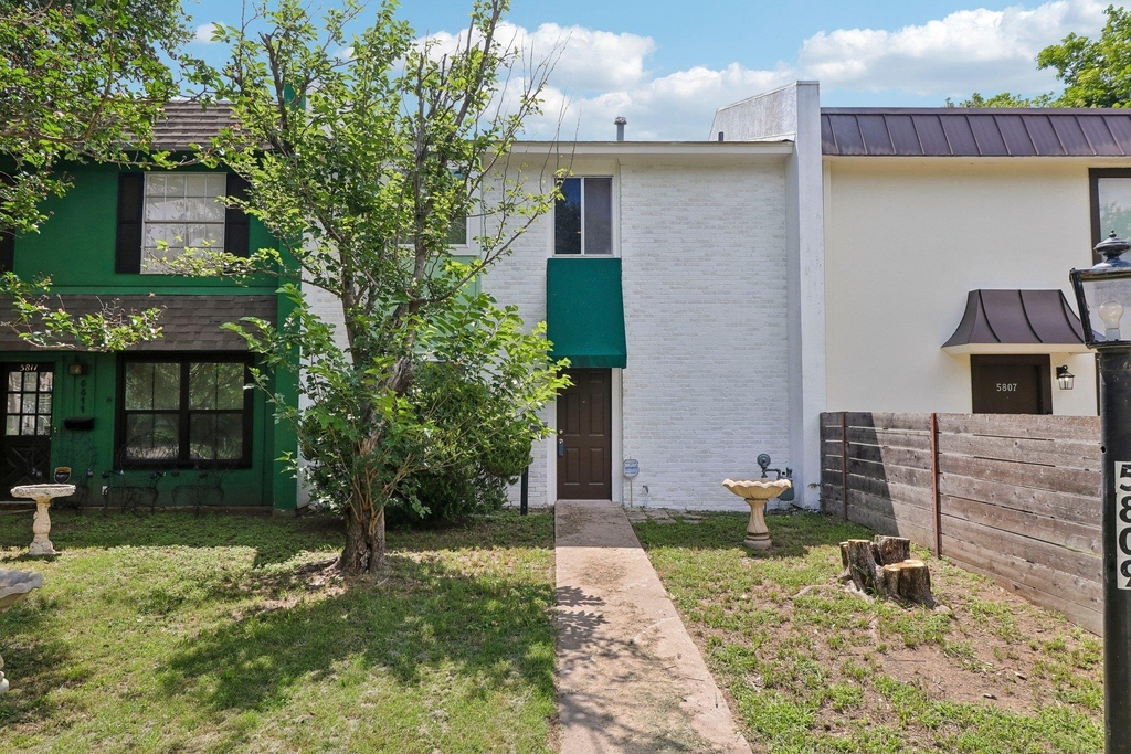 5809 Coventry Ln - Photo 2