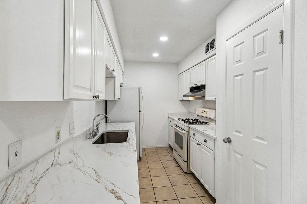 5809 Coventry Ln - Photo 3