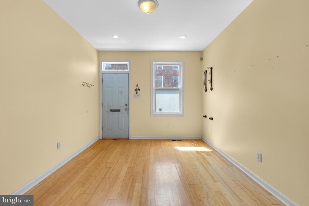 2476 Emerald Street - Photo 3