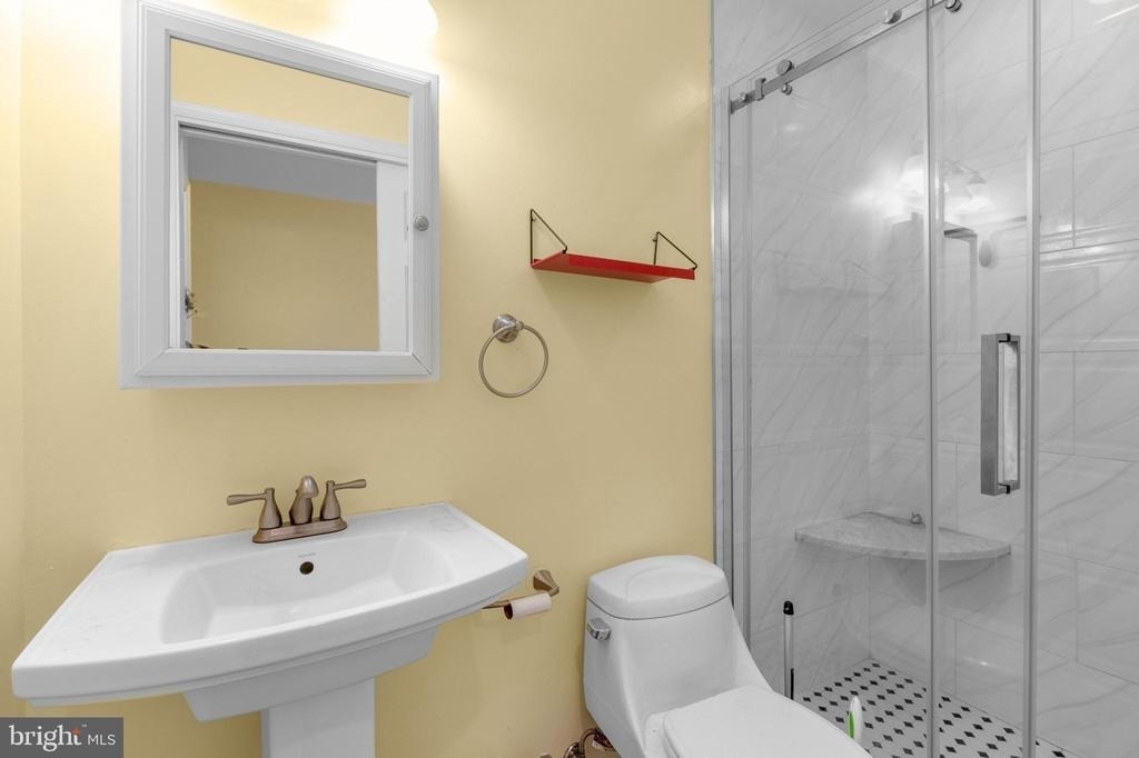 2476 Emerald Street - Photo 21