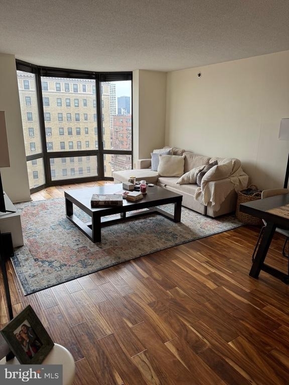 2020 Walnut Street - Photo 2