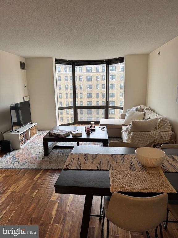 2020 Walnut Street - Photo 3