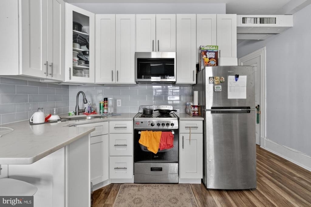 1324 Locust Street - Photo 2