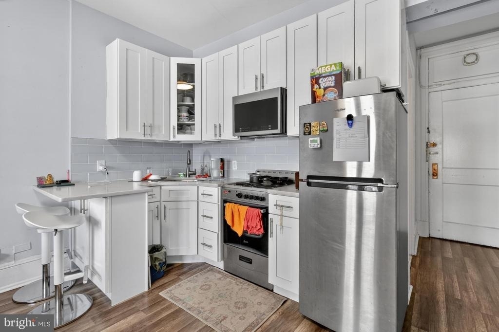 1324 Locust Street - Photo 1