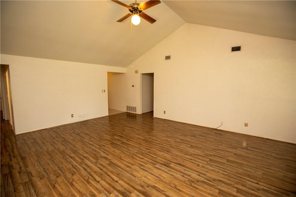 4913 Wing Rd - Photo 3
