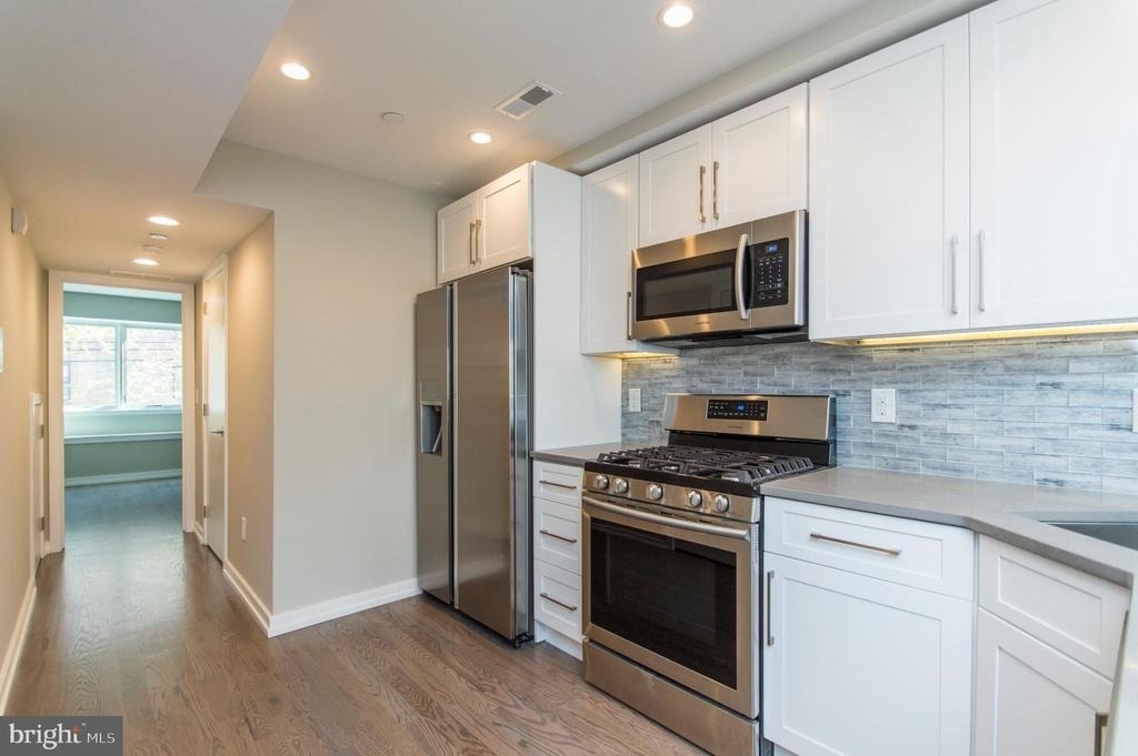 1703 Bainbridge Street - Photo 3