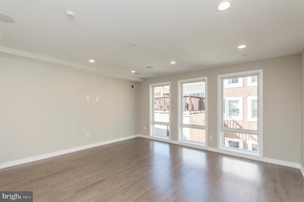1703 Bainbridge Street - Photo 7