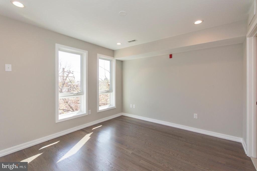 1703 Bainbridge Street - Photo 10