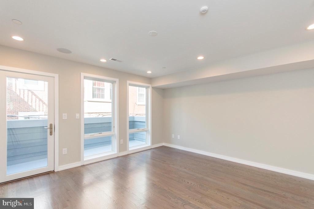 1703 Bainbridge Street - Photo 4