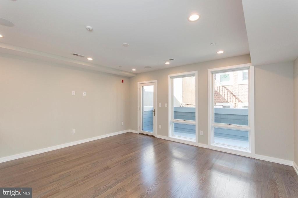1703 Bainbridge Street - Photo 5