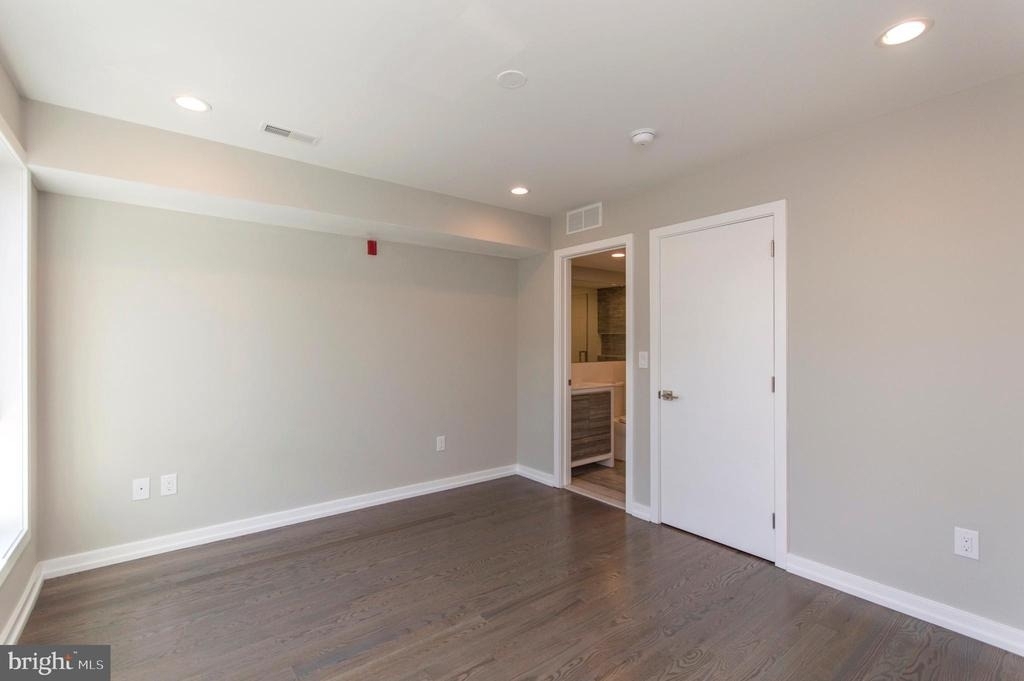 1703 Bainbridge Street - Photo 11