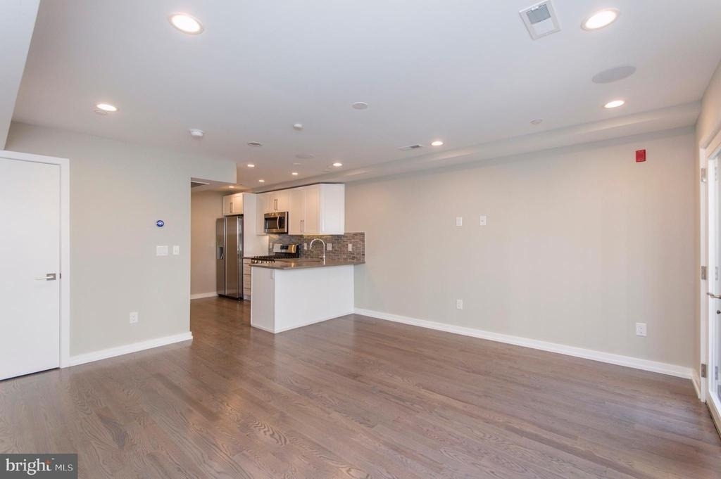 1703 Bainbridge Street - Photo 8