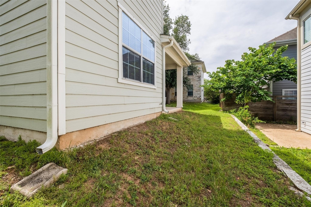 6715 Windrift Way - Photo 23