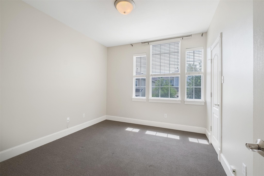 6715 Windrift Way - Photo 18